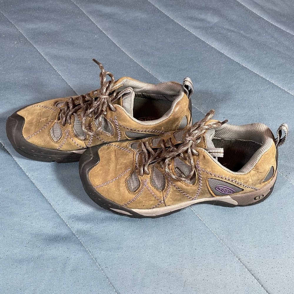 Keen womens waterproof low hiking shoes 6